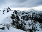 NZK TAURY - vyhldkov vrcholy, Ndhern poas a hlavn: SNH, SNH, SNH A zase SNH.
I pes nepznivou pedpovd bylo nakonec super poas a nedln sjezd z Preberu (2.740 m) byl tenikou na dortu. - fotografie 33