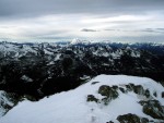 NZK TAURY - vyhldkov vrcholy, Ndhern poas a hlavn: SNH, SNH, SNH A zase SNH.
I pes nepznivou pedpovd bylo nakonec super poas a nedln sjezd z Preberu (2.740 m) byl tenikou na dortu. - fotografie 34