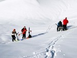 NZK TAURY - vyhldkov vrcholy, Ndhern poas a hlavn: SNH, SNH, SNH A zase SNH.
I pes nepznivou pedpovd bylo nakonec super poas a nedln sjezd z Preberu (2.740 m) byl tenikou na dortu. - fotografie 75