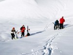 NZK TAURY - vyhldkov vrcholy, Ndhern poas a hlavn: SNH, SNH, SNH A zase SNH.
I pes nepznivou pedpovd bylo nakonec super poas a nedln sjezd z Preberu (2.740 m) byl tenikou na dortu. - fotografie 75