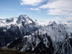 SKIALP ARENA NZK TAURY, Tentokrt jsme se vrtili do Nzkych Taur, kde na ns ekalo fantastick poas a dostatek snhu. Odmnou byly pekrsn vhledy z vrchol a nezapomenuteln sjezdy. A parta byla skvl... Dky Alpono - fotografie 189