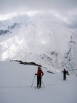 SKIALP ARNA ROHE - Velikonon skialpy, Vborn snhov podmnky, ndhern vhledy, nov zrekonstruovan iarsk chata, uvtac drinky v Ronov, jednika lavinovka a bjen parta. No co dodat, zkrtky super akce. Dky Tatronoi.... - fotografie 166