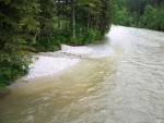 Salza - perla alpskch ek na Yukonech, Opravdu pkn voda a nakonec jsme ani moc nezmokli. S velkou vodou se vichni poprali bravrn. Pes poledne se na ns usmlo i slunko, take jsme se dokonce i oplili.... - fotografie 1