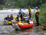 Salza - perla alpskch ek na Yukonech, Opravdu pkn voda a nakonec jsme ani moc nezmokli. S velkou vodou se vichni poprali bravrn. Pes poledne se na ns usmlo i slunko, take jsme se dokonce i oplili.... - fotografie 80