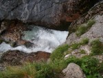 RAFTING, CANYONING a HYDROSPEED v Julskch Alpch, Poasko, stejn jako parta bylo super. Vody akort a zitk milion. Prost bjen kombinace. - fotografie 104