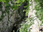 RAFTING, CANYONING a HYDROSPEED v Julskch Alpch, Poasko, stejn jako parta bylo super. Vody akort a zitk milion. Prost bjen kombinace. - fotografie 107