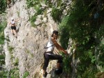 RAFTING, CANYONING a HYDROSPEED v Julskch Alpch, Poasko, stejn jako parta bylo super. Vody akort a zitk milion. Prost bjen kombinace. - fotografie 108