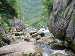 RAFTING, CANYONING a HYDROSPEED v Julskch Alpch, Poasko, stejn jako parta bylo super. Vody akort a zitk milion. Prost bjen kombinace. - fotografie 119