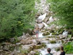 RAFTING, CANYONING a HYDROSPEED v Julskch Alpch, Poasko, stejn jako parta bylo super. Vody akort a zitk milion. Prost bjen kombinace. - fotografie 134