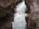 RAFTING, CANYONING a HYDROSPEED v Julskch Alpch, Poasko, stejn jako parta bylo super. Vody akort a zitk milion. Prost bjen kombinace. - fotografie 137