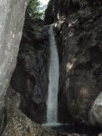 RAFTING, CANYONING a HYDROSPEED v Julskch Alpch, Poasko, stejn jako parta bylo super. Vody akort a zitk milion. Prost bjen kombinace. - fotografie 149