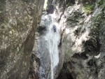 RAFTING, CANYONING a HYDROSPEED v Julskch Alpch, Poasko, stejn jako parta bylo super. Vody akort a zitk milion. Prost bjen kombinace. - fotografie 162