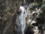 RAFTING, CANYONING a HYDROSPEED v Julskch Alpch, Poasko, stejn jako parta bylo super. Vody akort a zitk milion. Prost bjen kombinace. - fotografie 196