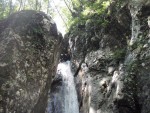 RAFTING, CANYONING a HYDROSPEED v Julskch Alpch, Poasko, stejn jako parta bylo super. Vody akort a zitk milion. Prost bjen kombinace. - fotografie 200