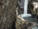 RAFTING, CANYONING a HYDROSPEED v Julskch Alpch, Poasko, stejn jako parta bylo super. Vody akort a zitk milion. Prost bjen kombinace. - fotografie 206