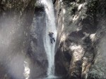 RAFTING, CANYONING a HYDROSPEED v Julskch Alpch, Poasko, stejn jako parta bylo super. Vody akort a zitk milion. Prost bjen kombinace. - fotografie 212