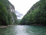 RAFTING TARA 2008 - expedin rafting, Tak toto byl opravdu extrmn zitek. V ern hoe napadl snh..... Statenost astnk vak byla nezlomn! - fotografie 244