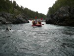 RAFTING EXPEDICE NORSKO 2008, Vborn parta, postupn se zlepujc poas, ideln stavy vody v ekch a opravdov outdoorov dobrodrustv to byla expedice Rafting Norsko 2008 - fotografie 61