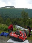 RAFTING EXPEDICE NORSKO 2008, Vborn parta, postupn se zlepujc poas, ideln stavy vody v ekch a opravdov outdoorov dobrodrustv to byla expedice Rafting Norsko 2008 - fotografie 163