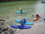 Kajakov kola SALZA 2008, Poas tentokrt provilo houevnatost tmu a nechalo vem na rozmylenou, jestli je kajak opravdu to prav. Zima a dt v sobotu a v nedli zvedli vodu a tak nedln pojedn stlo za to. - fotografie 4