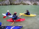 Kajakov kola SALZA 2008, Poas tentokrt provilo houevnatost tmu a nechalo vem na rozmylenou, jestli je kajak opravdu to prav. Zima a dt v sobotu a v nedli zvedli vodu a tak nedln pojedn stlo za to. - fotografie 28