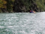 Posledn podzimn rafting, Na zvr sezny se sela na raftech bezvadn parta. I pi nich stavech vody jsme si raftovn pardn uili. - fotografie 8