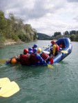 Posledn podzimn rafting, Na zvr sezny se sela na raftech bezvadn parta. I pi nich stavech vody jsme si raftovn pardn uili. - fotografie 10