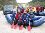 Posledn podzimn rafting, Na zvr sezny se sela na raftech bezvadn parta. I pi nich stavech vody jsme si raftovn pardn uili. - fotografie 13