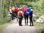 Posledn podzimn rafting, Na zvr sezny se sela na raftech bezvadn parta. I pi nich stavech vody jsme si raftovn pardn uili. - fotografie 48