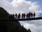 Posledn podzimn rafting, Na zvr sezny se sela na raftech bezvadn parta. I pi nich stavech vody jsme si raftovn pardn uili. - fotografie 50