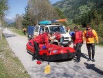 Posledn podzimn rafting, Na zvr sezny se sela na raftech bezvadn parta. I pi nich stavech vody jsme si raftovn pardn uili. - fotografie 55