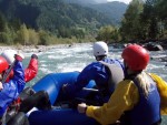 Posledn podzimn rafting, Na zvr sezny se sela na raftech bezvadn parta. I pi nich stavech vody jsme si raftovn pardn uili. - fotografie 60