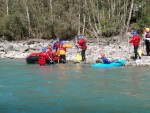 Posledn podzimn rafting, Na zvr sezny se sela na raftech bezvadn parta. I pi nich stavech vody jsme si raftovn pardn uili. - fotografie 63